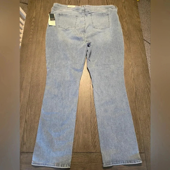 Curves 360 by NYDJ Blue Jeans Size 24T - Picture 3 of 3